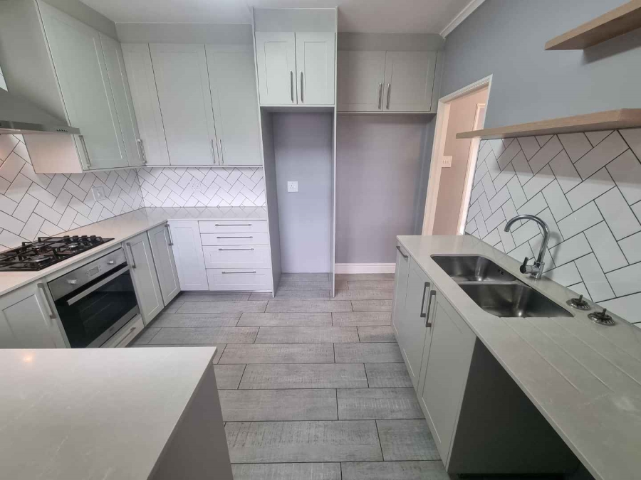 2 Bedroom Property for Sale in Claremont Western Cape